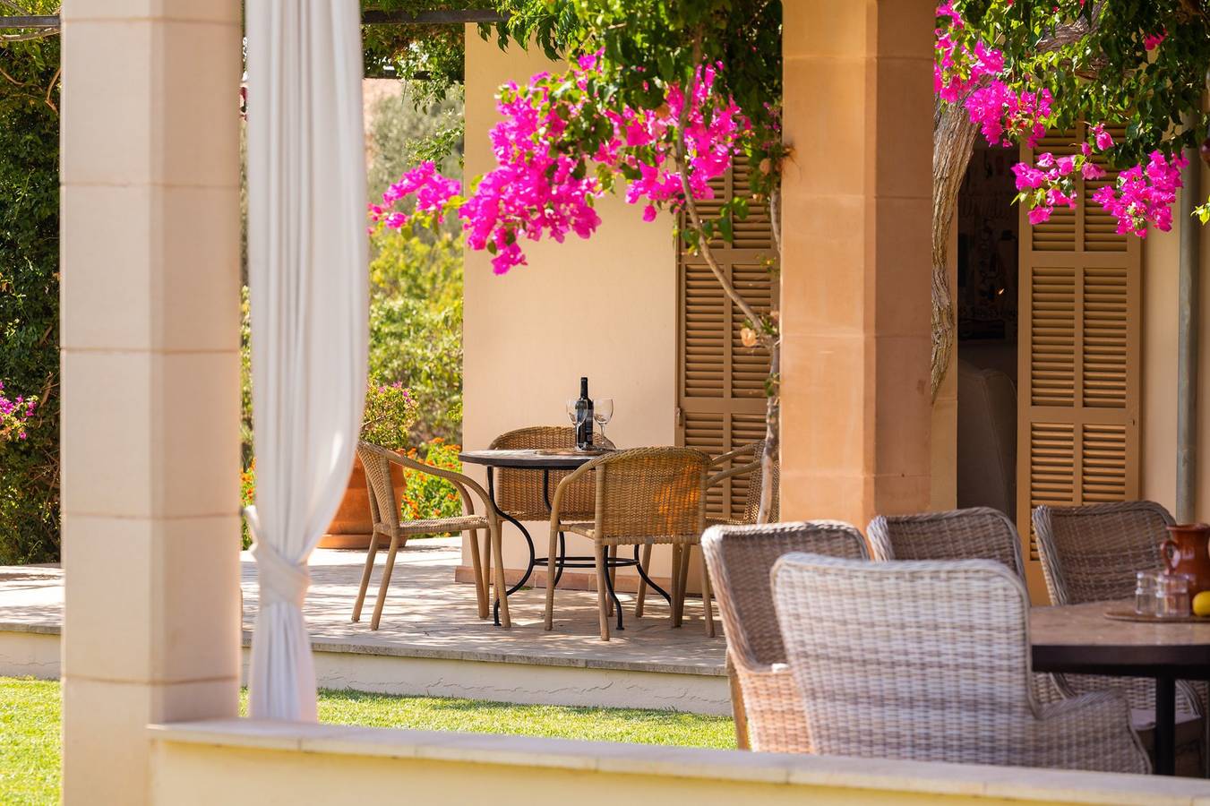 Luxury Cala D'or Finca | Finca Xemarri | 6 Bedrooms | Great Gated Pool Area | Lawned Gardens in Santanyí, South Majorca