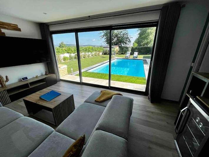 Gîte pour 2 personnes, avec Terrasse et Jardin ainsi que Piscine et Vue à Bligny-lès-Beaune