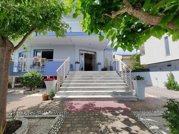 Hôtel pour 4 personnes, avec terrasse et jardin à Cervia - 2