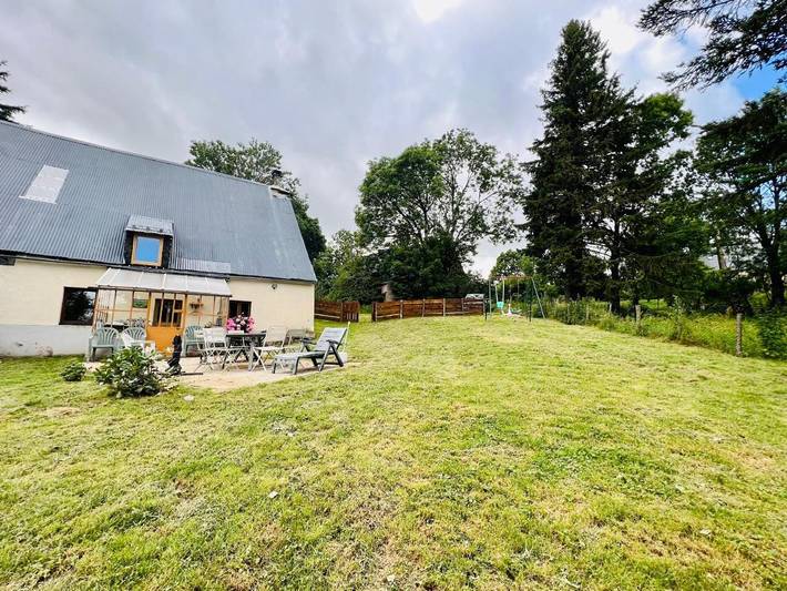 Location de vacances pour 6 personnes, avec terrasse et vue à Saint-Alyre-ès-Montagne - 4
