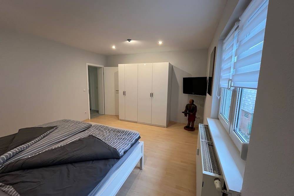 Apartamento entero, Fully equipped vacation apartment with loggia, whirlpool bath and massage shower in Bad Salzungen, Werratal
