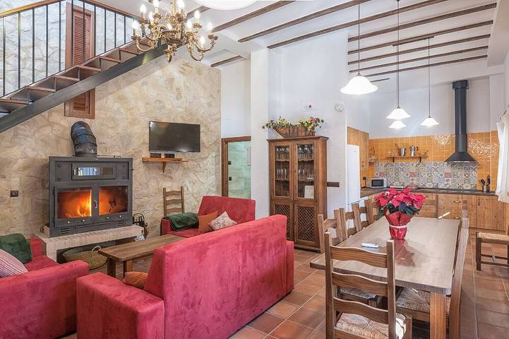 Gîte pour 12 personnes, avec Balcon et Piscine dans Tolosa (Alcala del Jucar)