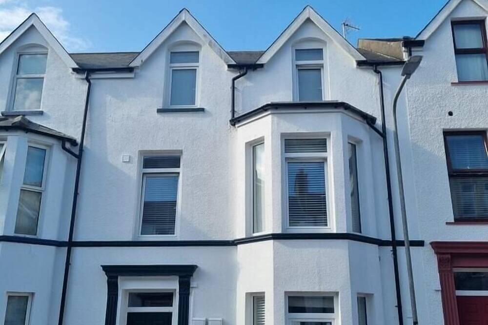 Entire apartment, Princess Green 1 ~ Prime Stay in Top Leisure Spot in Portrush, County Antrim