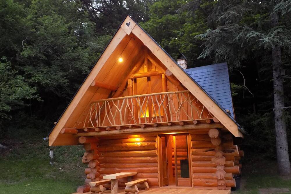 Magnifique chalet en rondin bois pour max 4 personnes in Cazaunous, Haute-Garonne