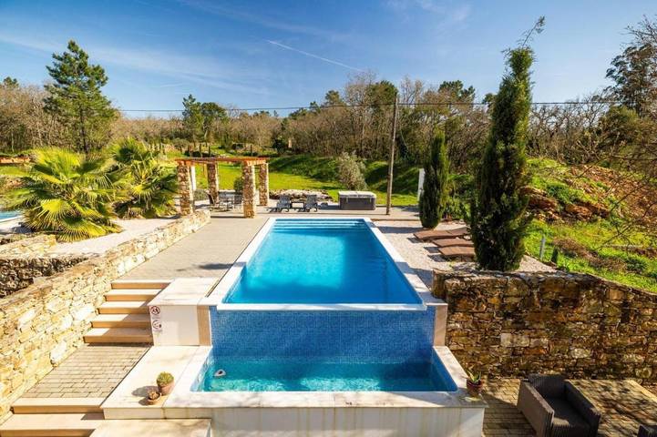 Chalet para 6 personas, con jacuzzi además de piscina y jardín - 1