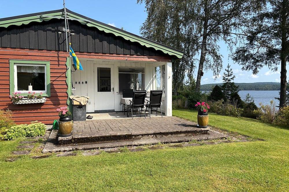 Schwedenhaus am See – Ferienhaus mit Motorboot & Steg in Storfors in Storfors, Värmland
