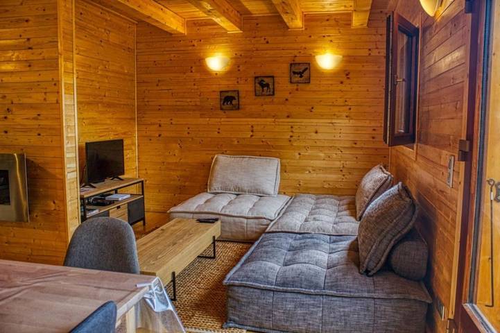 Gîte pour 6 personnes, avec Balcon et Terrasse ainsi que Jardin et Vue à Briançonnet