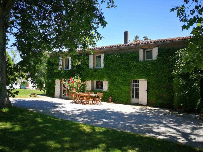 Gîte pour 8 personnes, avec terrasse et jardin