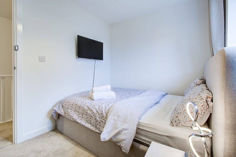 33 Cranesbill Close, pet friendly, with a garden in Colchester in Colchester, Essex