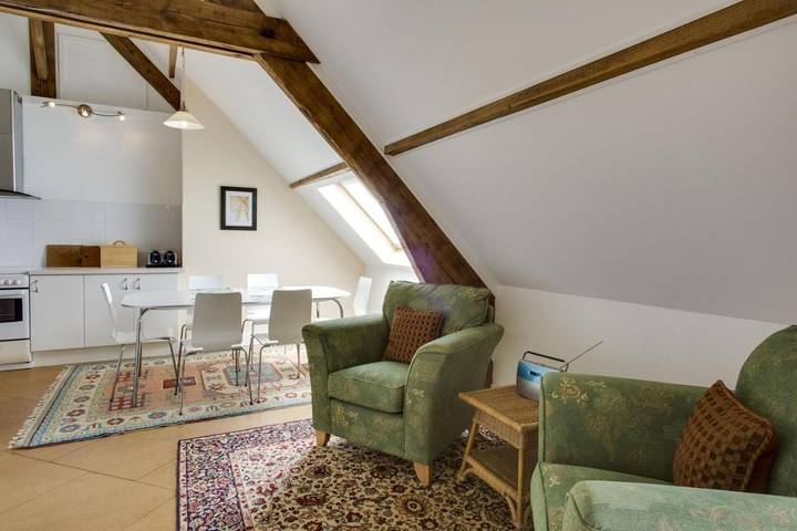 Gîte pour 3 personnes, avec vue et piscine à Saulgé