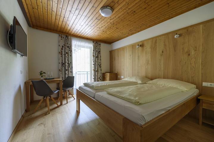 Doppelzimmer mit Dusche, Wc in Rußbach am Paß Gschütt, Tennengau