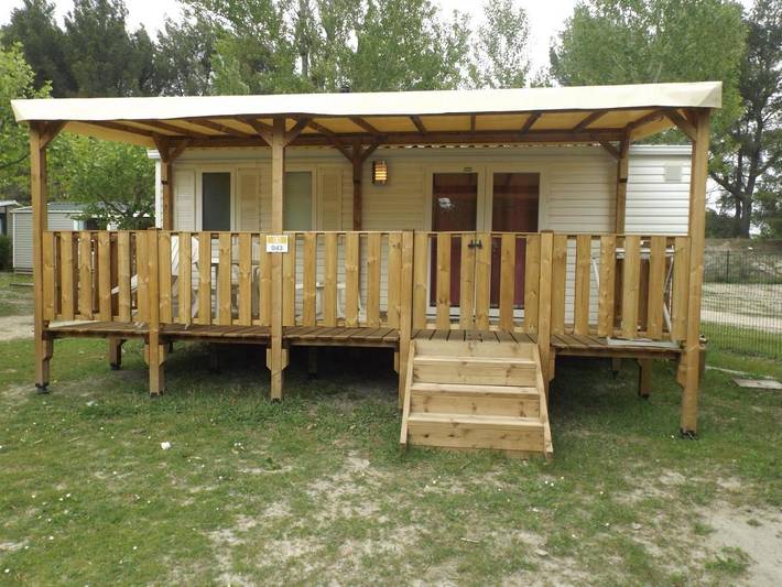 Camping pour 6 personnes, avec Terrasse et Jardin ainsi que Piscine et Vue sur le lac à Cadenet