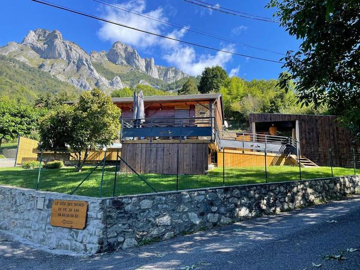 Gîte pour 4 personnes, avec piscine et vue sur le lac ainsi que vue et jardin, animaux acceptés à Bezins-Garraux