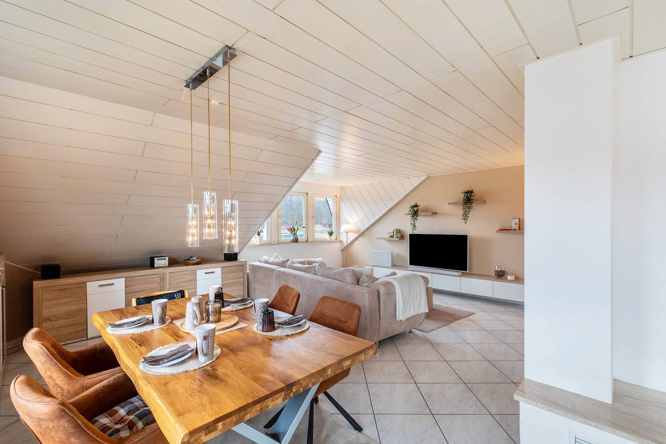 Ganze Wohnung, Ferienwohnung 'Am Wald' mit Gemeinschaftsgarten, Balkon und Wi-Fi in Eppenrod, Lahn-Taunus