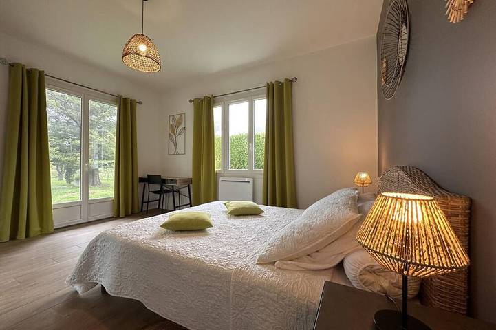 Contemporary house with garden in quiet area, near village center in Broût-Vernet, Vichy region