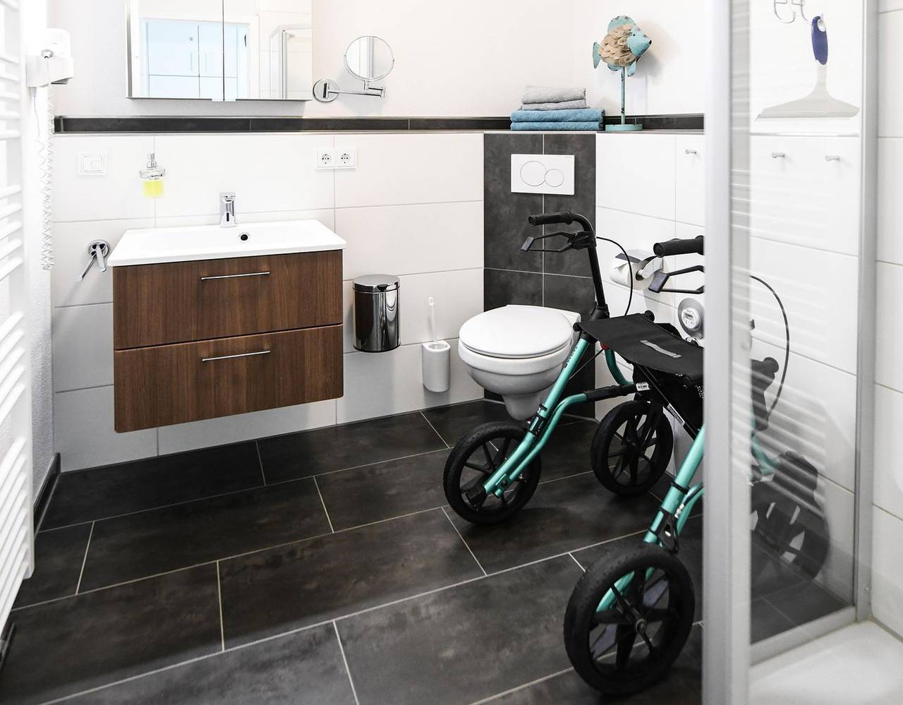 Ganze Wohnung, Gemütliche Erdgeschosswohnung mit überdachter Terrasse - ideal für 4-Beiner. in Friedrichshafen, Bodenseekreis