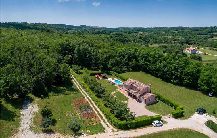 Ferienhaus für 8 Personen, mit Terrasse und Garten in Skropeti