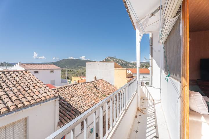 Apartamento inteiro, Apartamento 'Ático Casco Histórico Higueruelas' com vista para a montanha, varanda e acesso Wi-Fi in Higueruelas, Valencia (província)