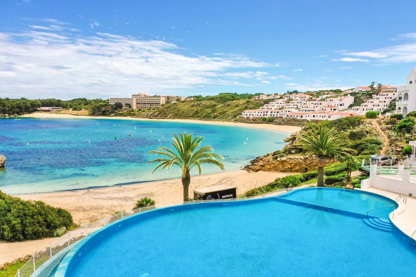 Entire apartment, Apartment "White Sands 306" on the Beach with Sea View, Pool in Arenal d'en Castell, Es Mercadal