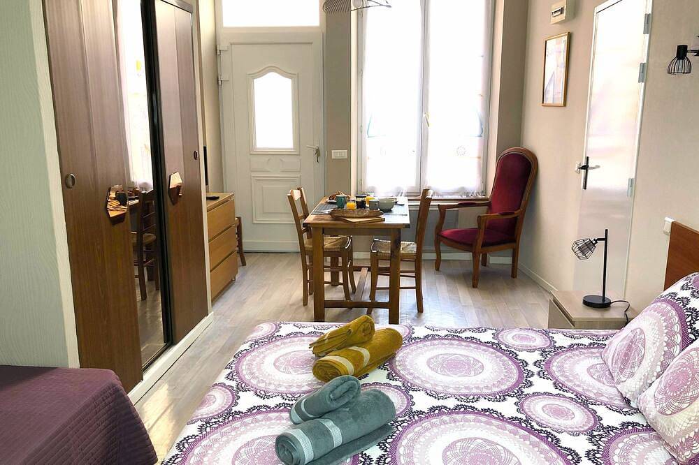 Appartement entier, Appartement tout confort à 100 mètres des thermes in Bourbonne-les-Bains, Haute-Marne