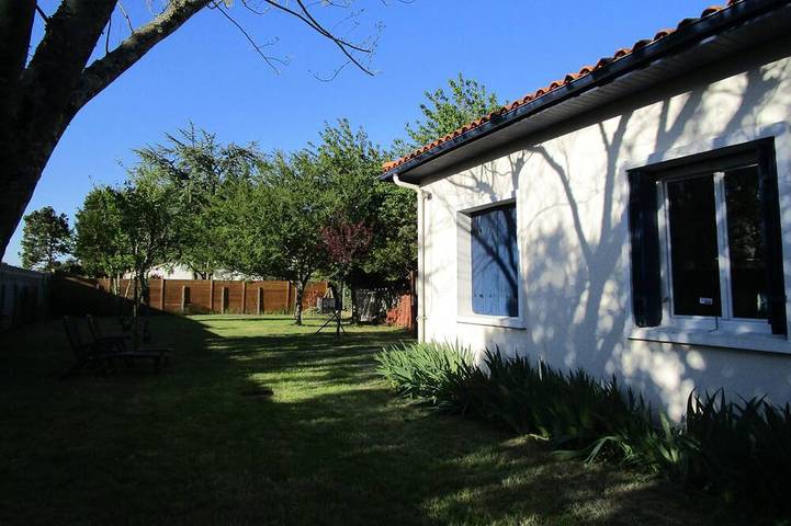 Location de vacances pour 6 personnes, avec terrasse et jardin dans Courlay Sur Mer