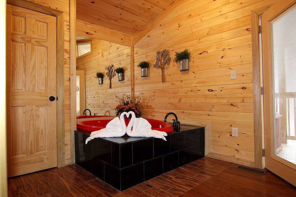 Über $ 700 in Gratis-Tickets, abgelegene Hütte, Aussicht, Whirlpool, Herz-Jacuzzi, Internet, Gatlinburg / Pf in Gatlinburg, Sevier County