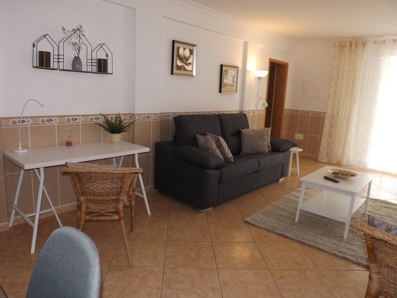 Entire apartment, 'Sunny Poolview' Apartment with Shared Pool, Wi-Fi, and Air Conditioning in Albufeira, Faro District