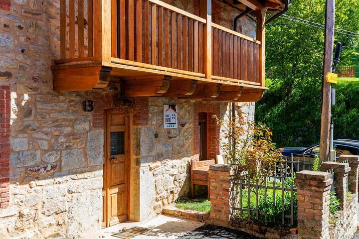 Casa rural para 5 personas, con vistas además de piscina y jardín en Crémenes - 2