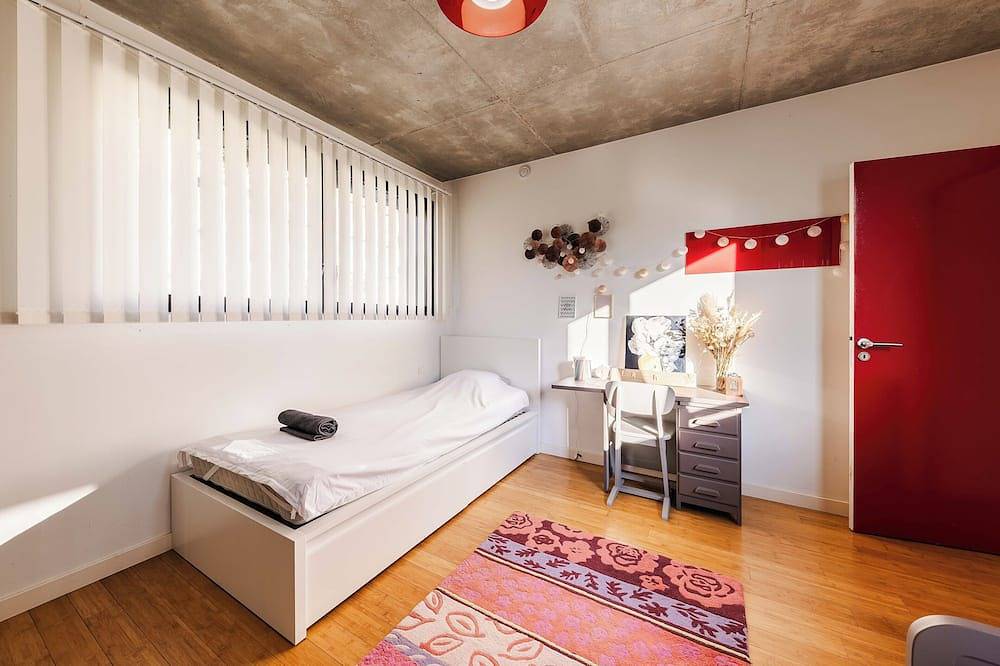 Charming 3-bedroom villa 10 min from Paris - garden, home cinema, fitness room in Clamart, Hauts-de-Seine