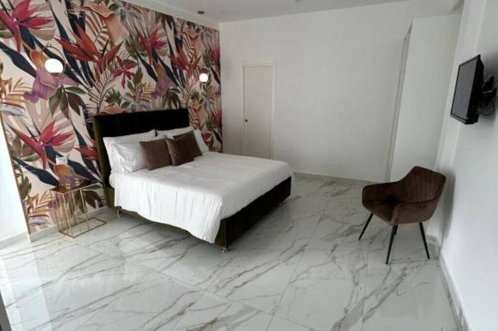 Savior Deluxe Rooms - Quadruple Deluxe Room in Nápoles, Provincia de Nápoles