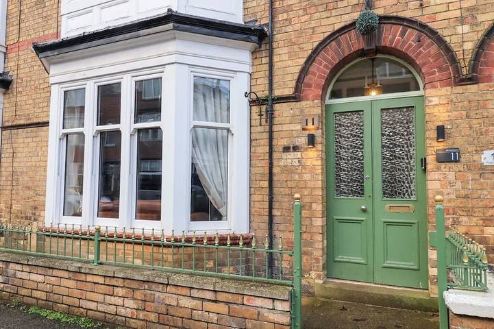 Cottage for 16 people, with Hot tub and Garden in Filey