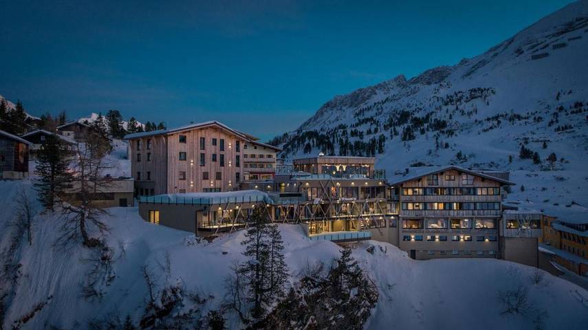 Hotel für 4 Personen, mit Balkon und Whirlpool sowie Terrasse und Pool in Obertauern
