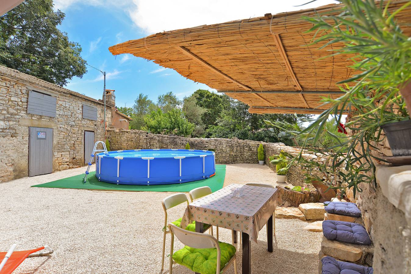 Vacation house for 6 people with terrace in Svetvinčenat, Central Istria