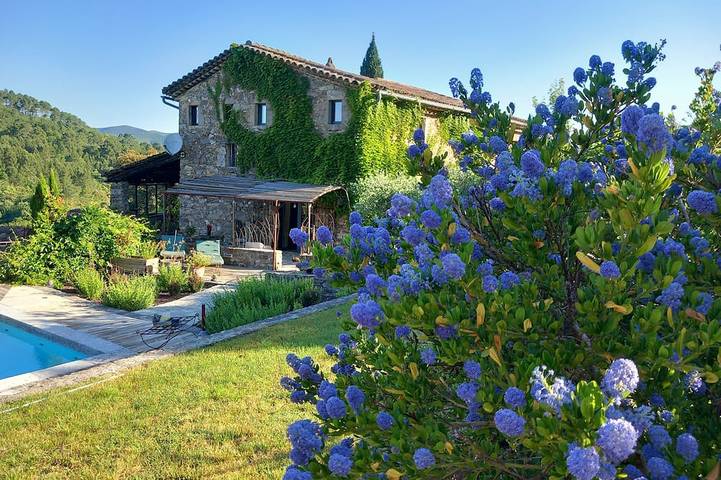 Ferienhaus für 24 Personen, mit Terrasse und Garten sowie Sauna in Générargues