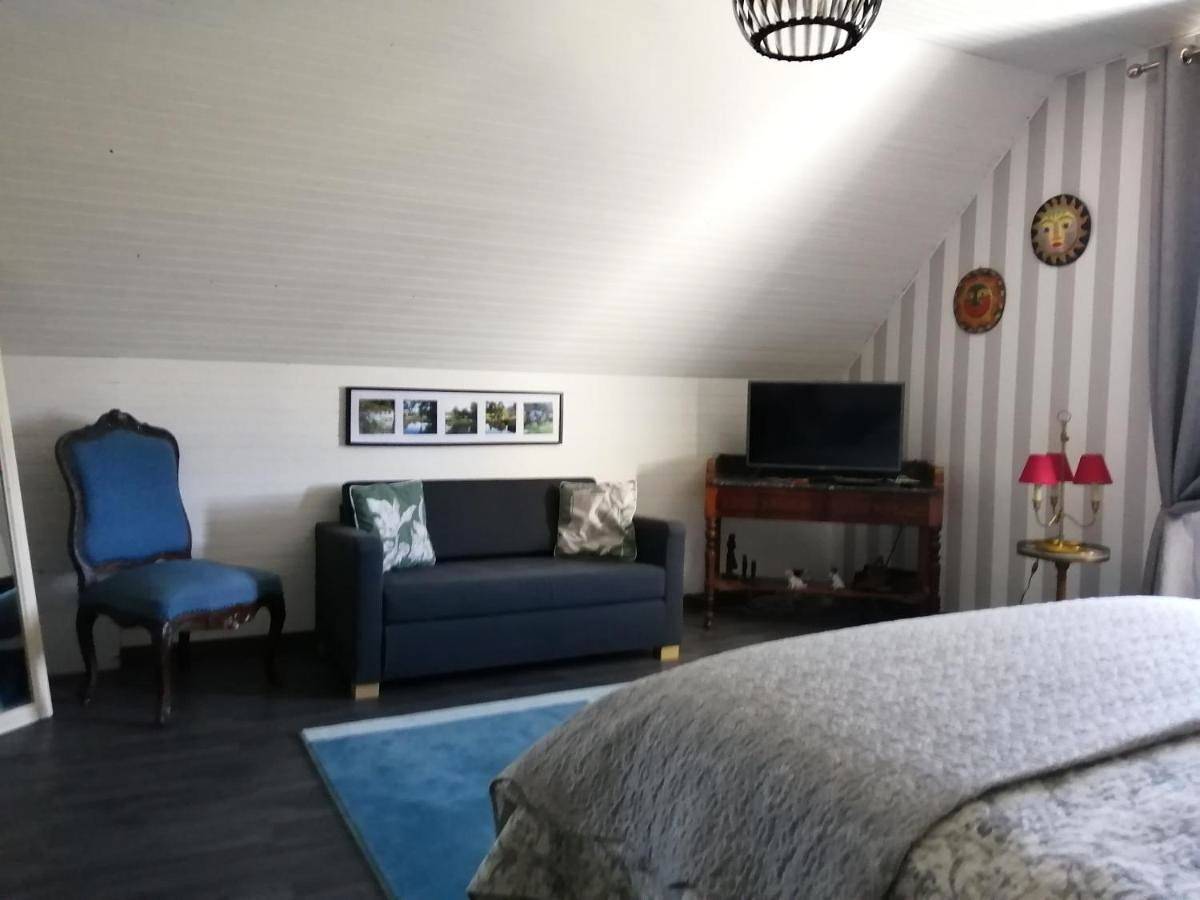 Appartement de vacances entier, Two-Bedroom Suite in Pléchâtel, Région de Redon