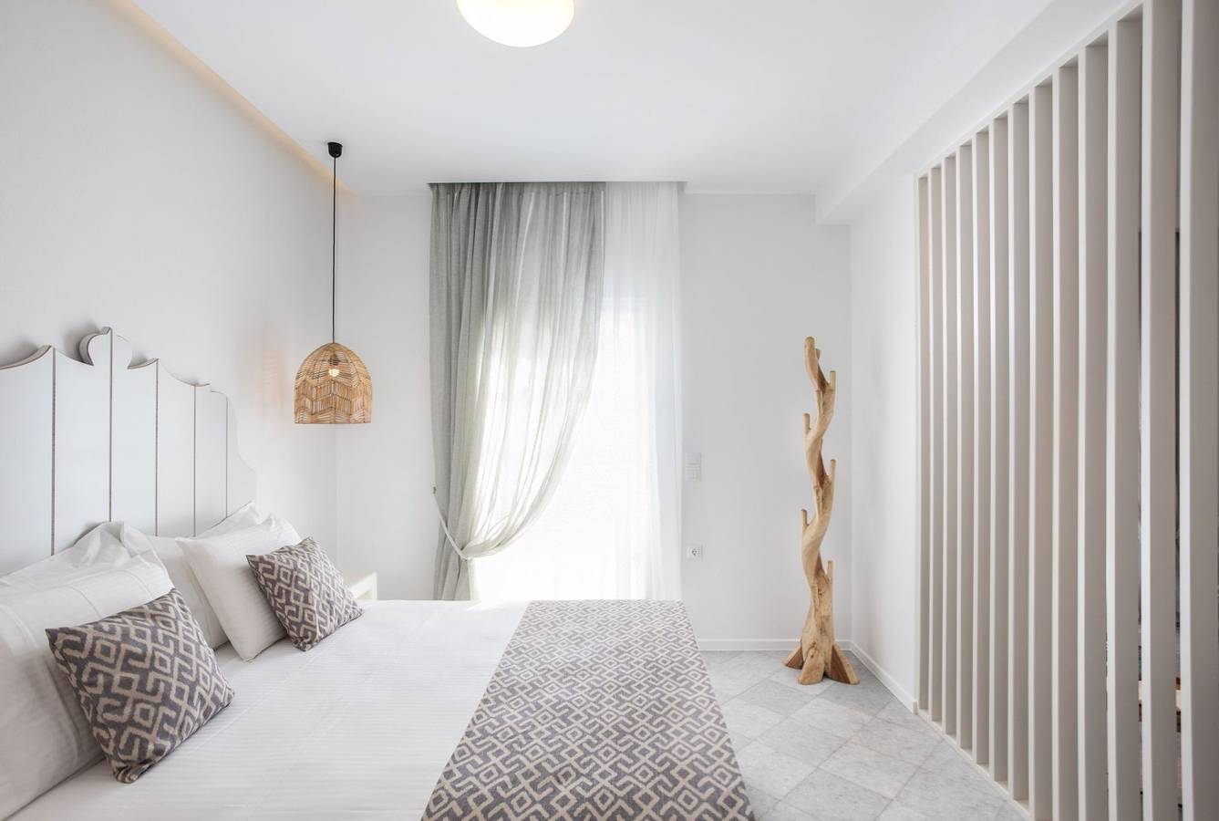 Beautiful Naxos Suite | Grand Deluxe Suite | 1 Bedroom | Private Terrace & Outdoor Jaccuzi | Agkidia in Cyclades