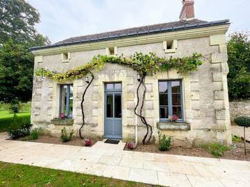 Gîte pour 7 personnes, avec terrasse et jardin à Avon-les-Roches