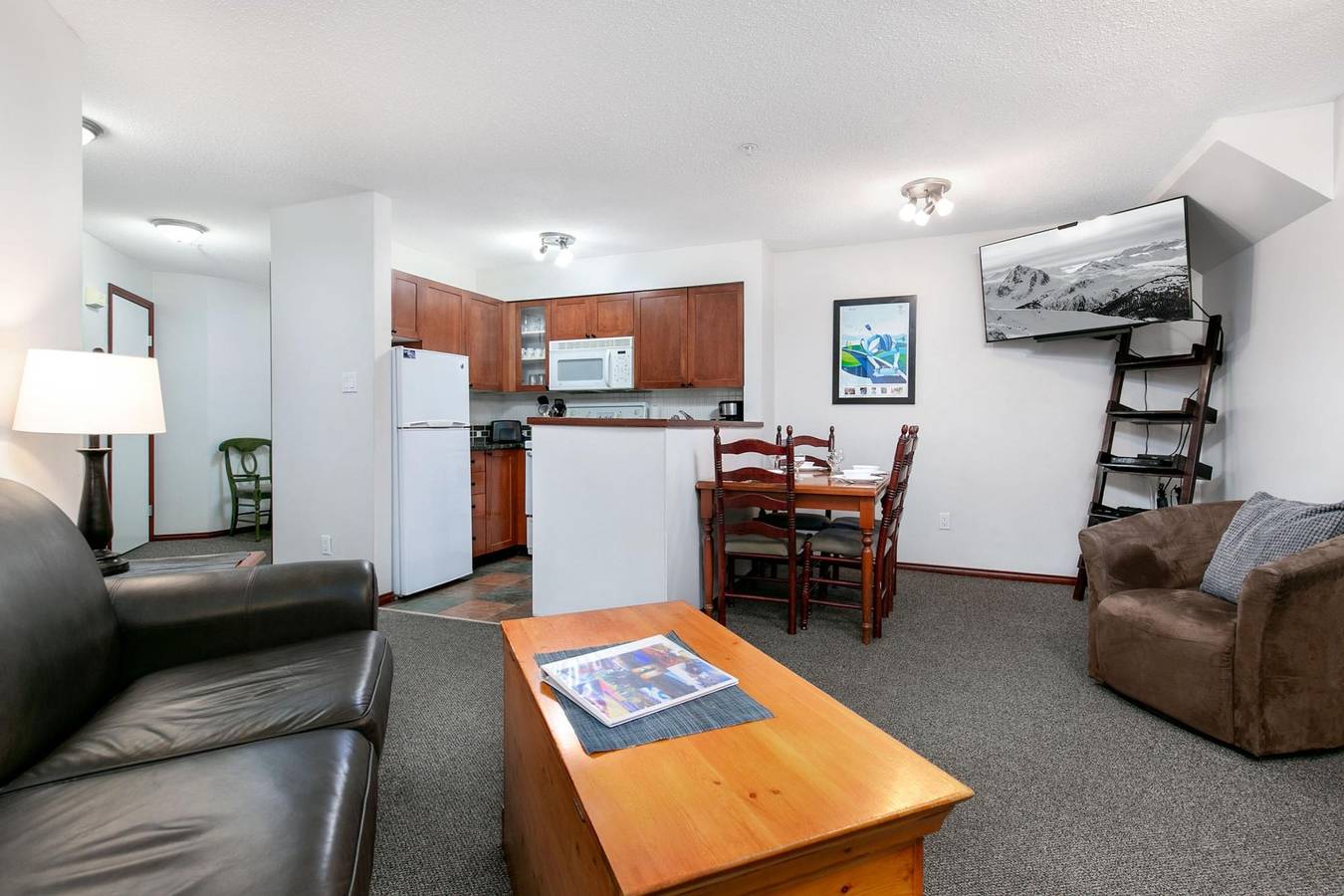 Geheel appartement, 2Br Townhome with private hot tub and pool. Gr 69 in Whistler, Whistler Blackcomb
