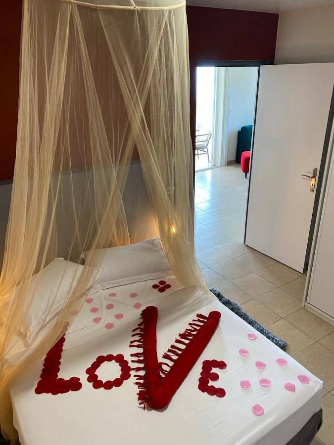 Gîte pour 4 personnes, avec vue ainsi que piscine et jardin à Case-Pilote - 4