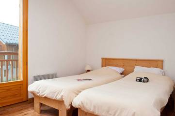 Vacation Rental for 9 Guests in Les Déserts, Bauges, Picture 2