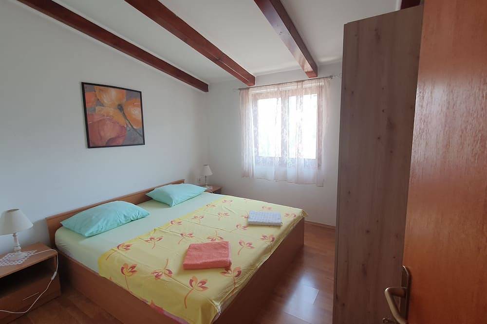 Ganze Wohnung, 2-Zimmer-Ferienwohnung mit Terrasse Cunski, Losinj in Cunski, Lošinj (Kvarner Bucht)