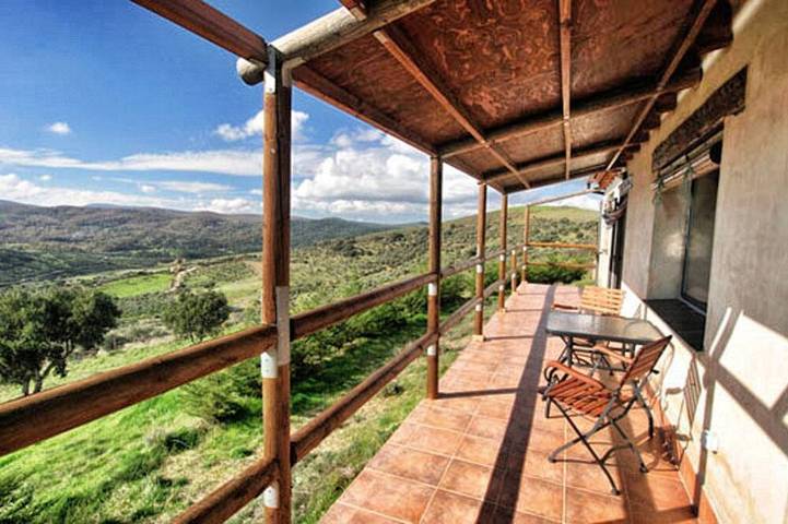Cabaña para 4 personas, con piscina y jardín en Extremadura