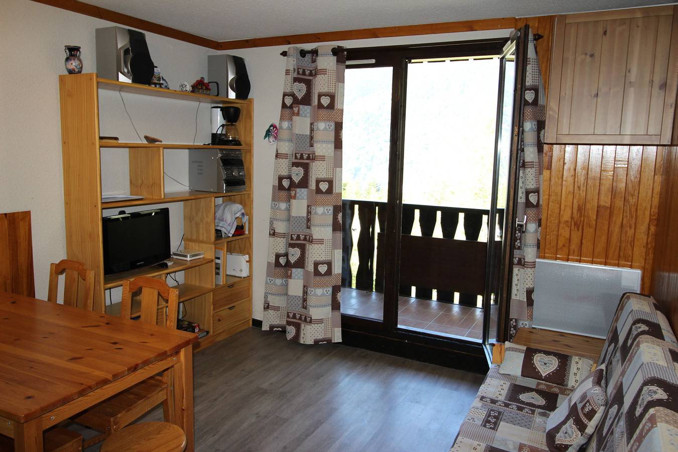 Geheel vakantieappartement, Flat in a chalet, really quiet, on the edge of the forest in La Norma, Villarodin-Bourget