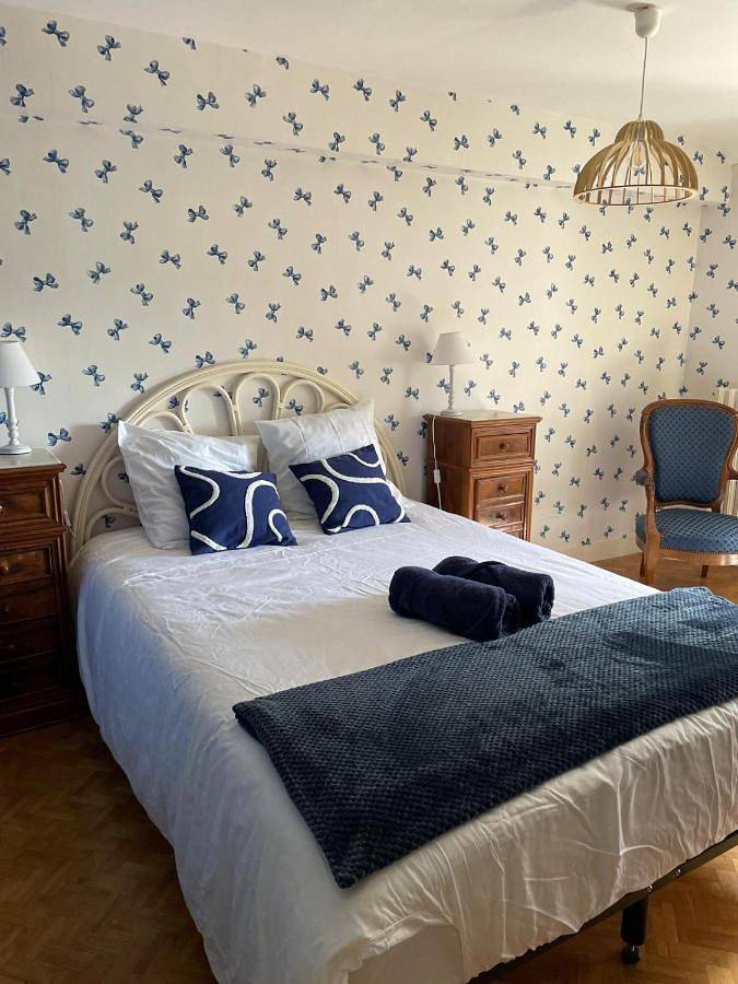 Location de vacances pour 8 personnes, avec jardin ainsi que vue et piscine, animaux acceptés dans Bellevigne - 3