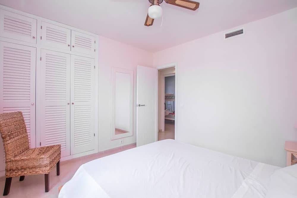 Entire apartment, Cheap & Chic: 3-bedroom apartment in Son Bou in San Jaime Mediterráneo, Alaior Municipality