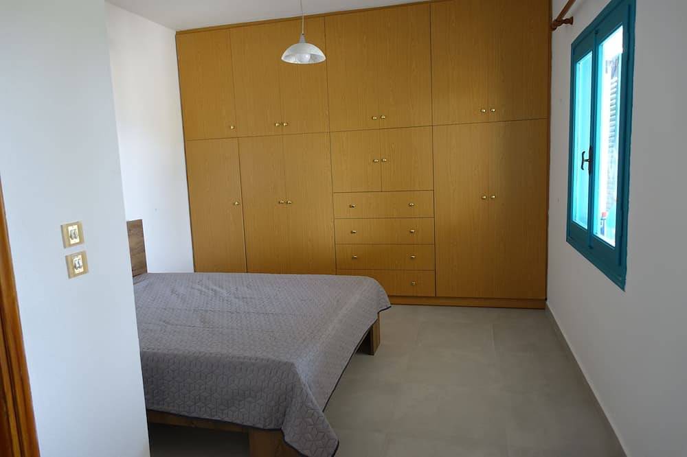 Ganze Wohnung, Appartement in Ferienhaus direkt am Meer, mit grosser gedeckter Terrasse in Region Attika