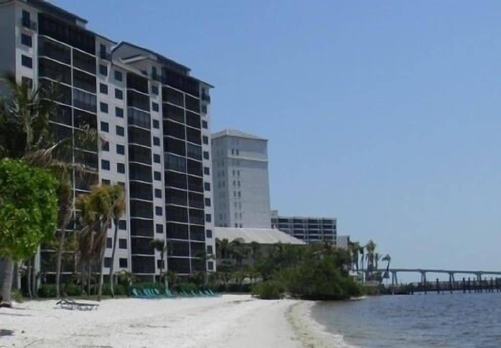 Ganze Wohnung, 10. Etage Sanibel Harbour - komplett renoviert - Panoramablick in Punta Rassa, Southwest Florida