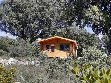 Gîte pour 2 personnes, avec piscine et vue ainsi que balcon et jardin à Saint-Jean-de-Minervois