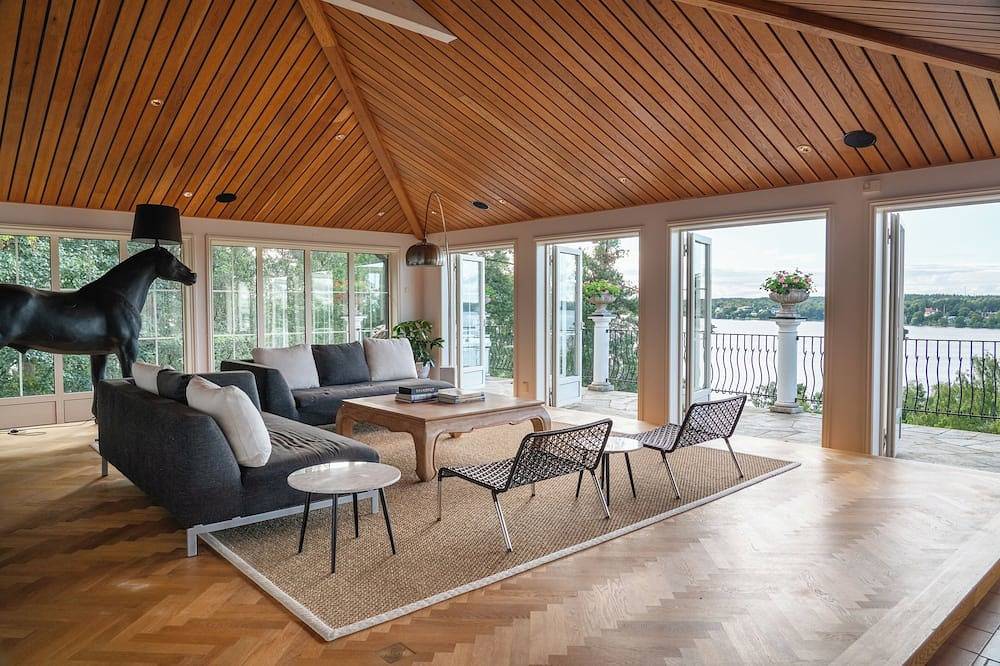 Ex-Botschaftsresidenz am Meer in der Nähe von Stockholm in Kummelnäs, Nacka