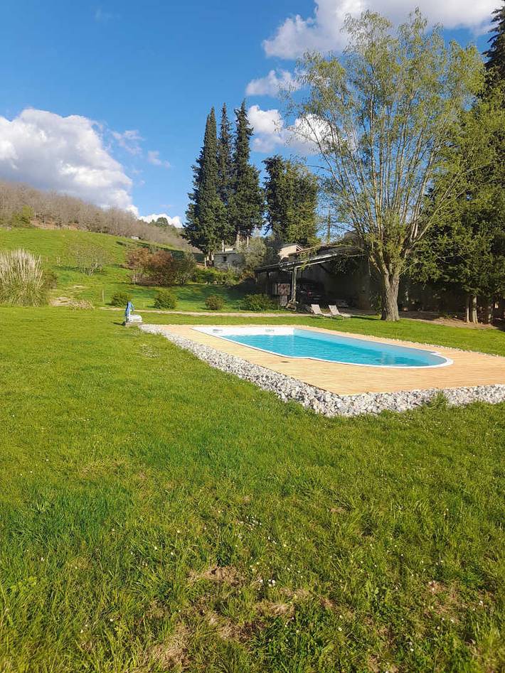 Gîte pour 2 personnes, avec Terrasse ainsi que Jardin et Piscine